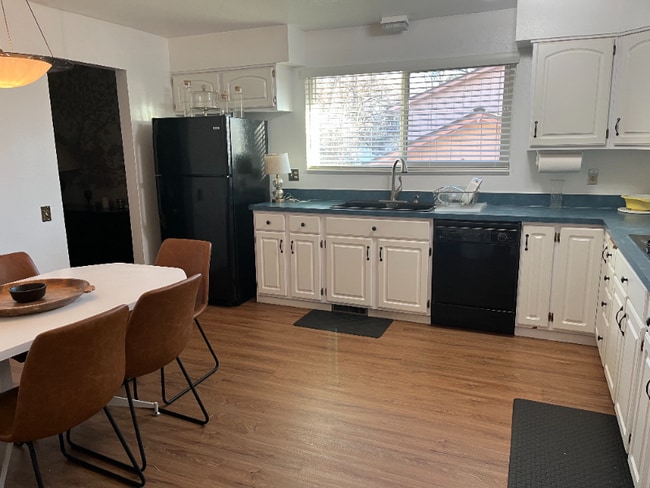 Photo - 661 S Fulton St