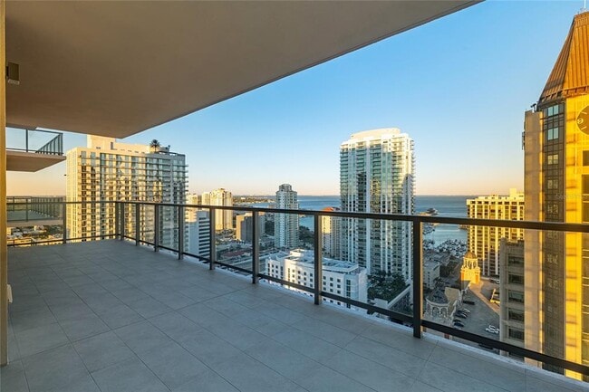 275 1st Ave S Unit 2803