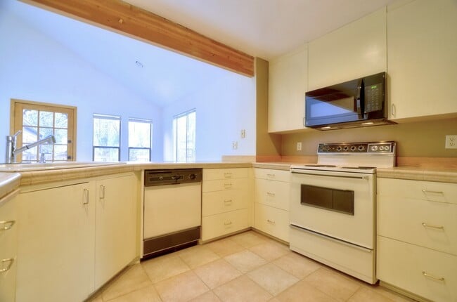 Photo - Live Comfortably in this conveniently located 3-Bedroom Home!