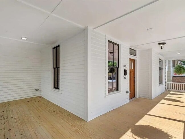 Photo - 632 Grady Pl SW