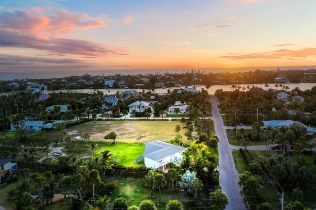 Photo - 6093 Henderson Rd