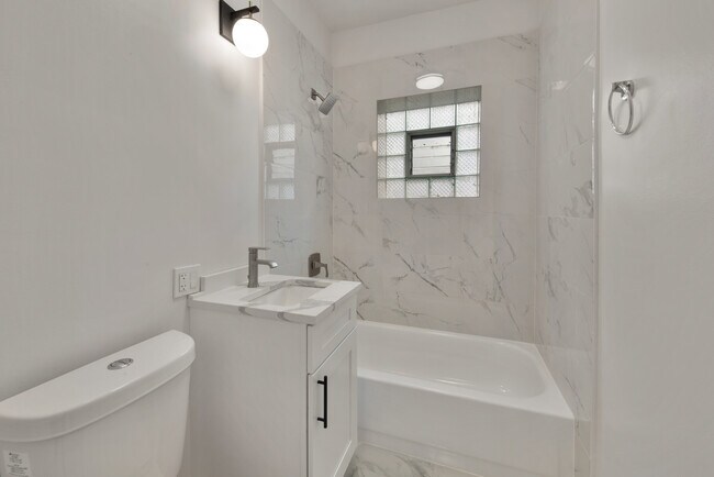 Photo - 3058 W Cortland St Unidad 101
