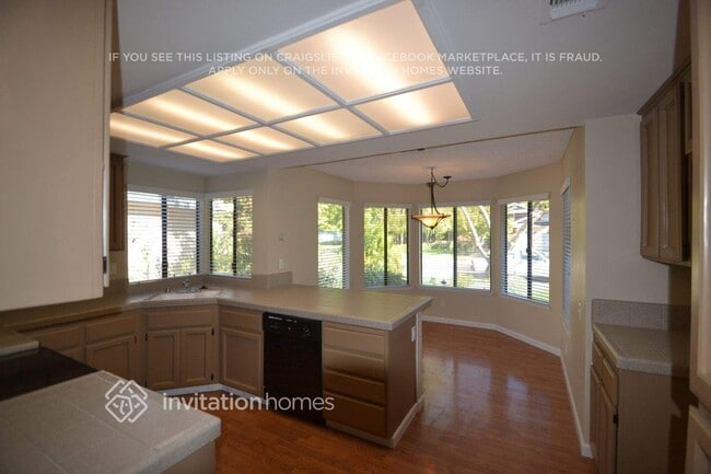 Photo - 1929 Oak Bluff Way