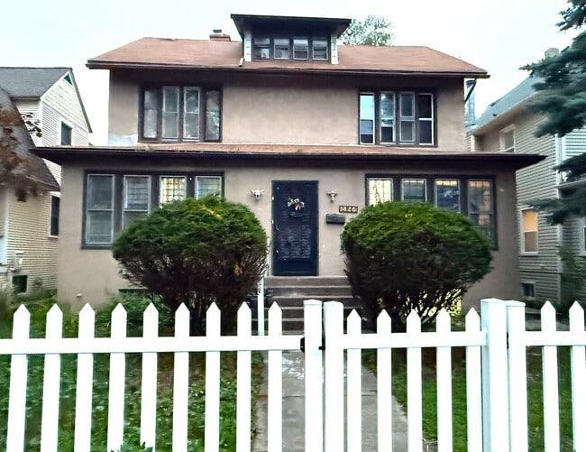 Building Photo - 1826 W Pratt Blvd Rental