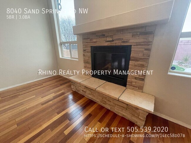 Photo - Beautiful 5 Bedroom House In the NW!