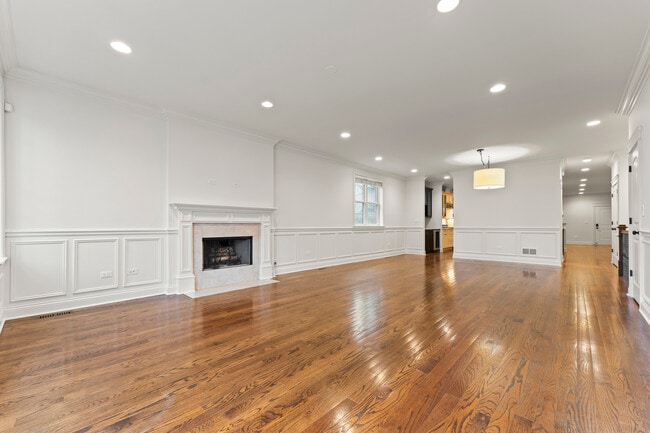 Photo - 3716 N Kenmore Ave Unit 1