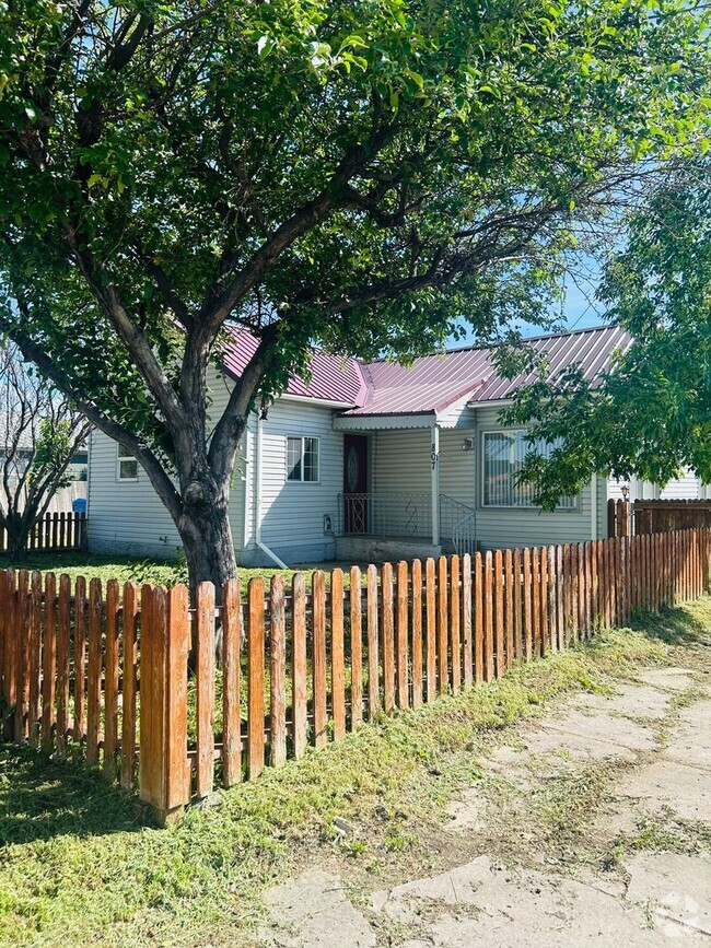 Building Photo - Cute Two Bedroom One Bathroom Single Famil... Rental