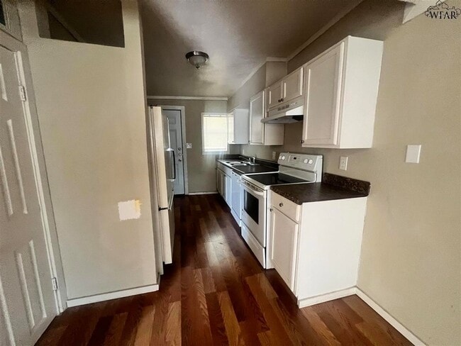 Photo - 2006 Bell St