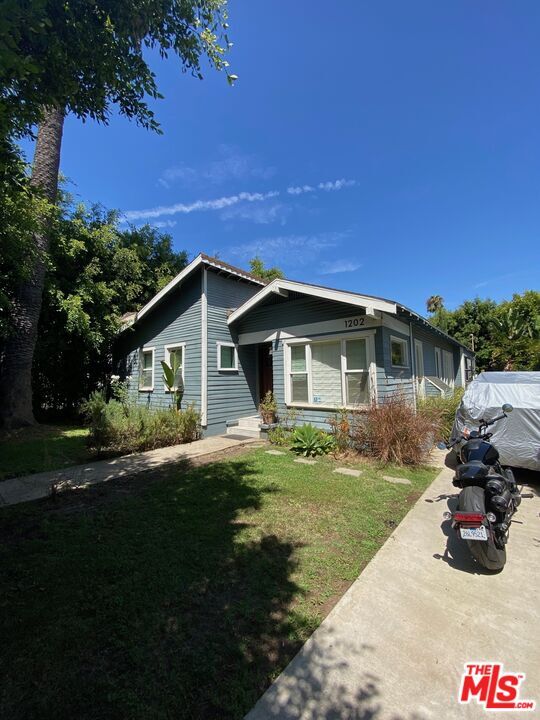 Building Photo - 1202 N Poinsettia Pl Rental