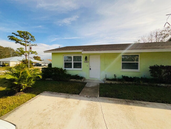 Manatee Creek Duplex 2/1 - Manatee Creek Duplex 2/1 Casa