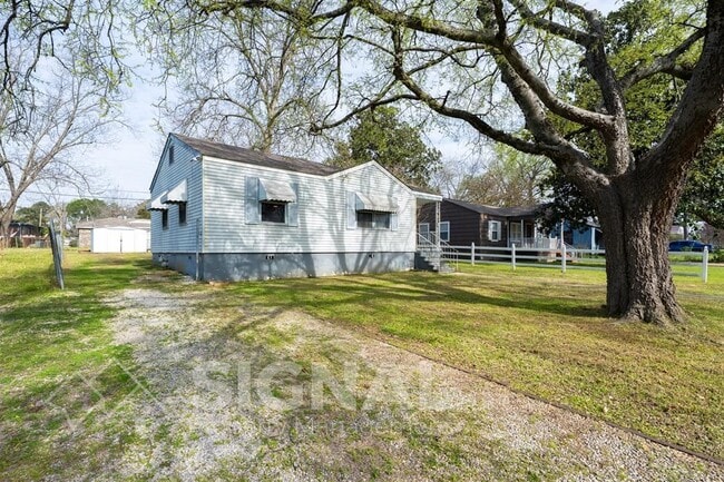 Photo - 5836 Court Q