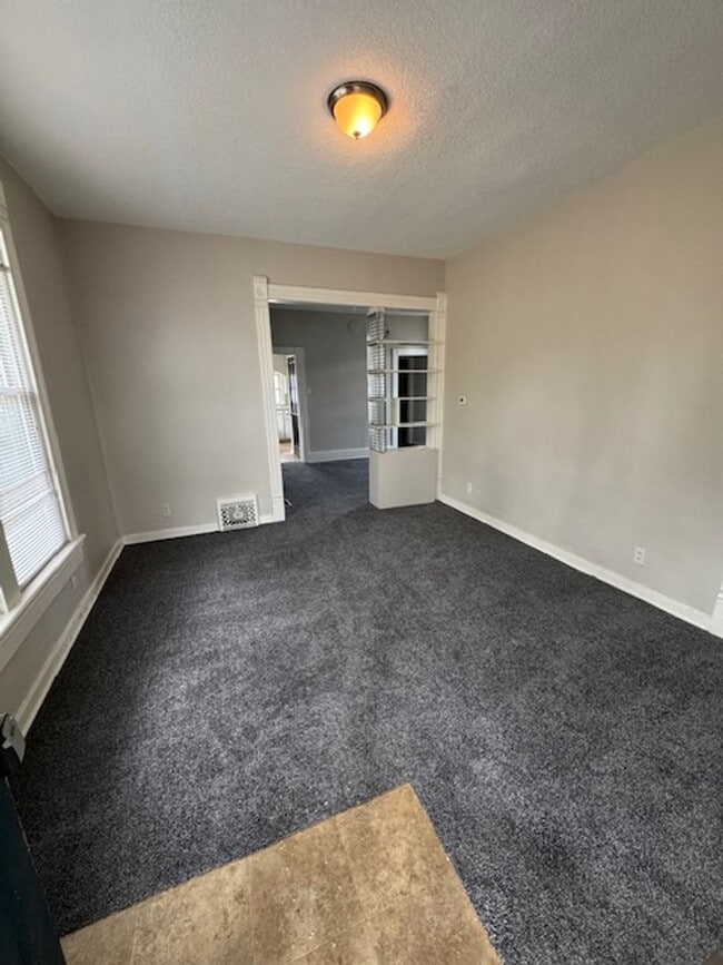 Photo - 1637 Howell St Unit Lower