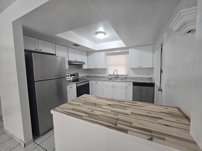 Photo - 3 bed / 2 bath plus den Home in Eatonville