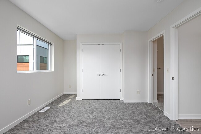 Photo - 810 Fulton St W