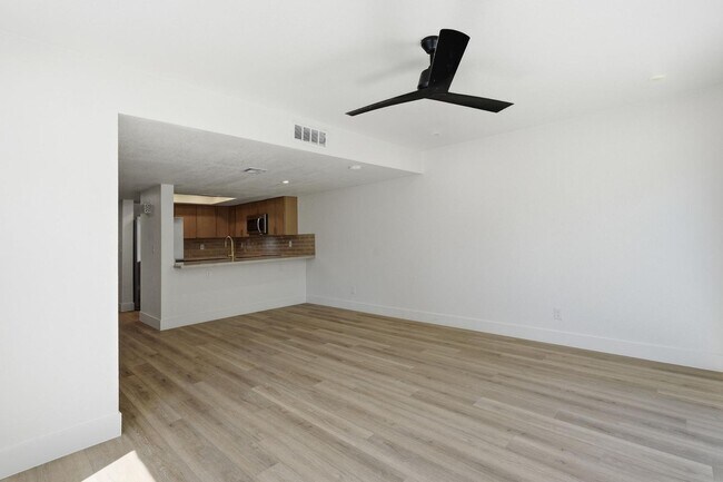 Photo - 122 S Hardy Dr