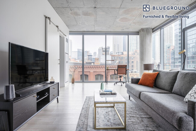 Building Photo - 311 W Illinois St Rental