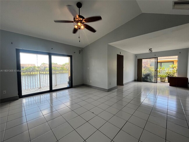 Photo - 450 NW 214th St Unidad 205