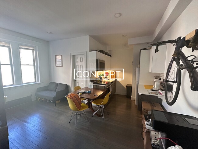 Building Photo - 11 Queensberry St Unit 24CP