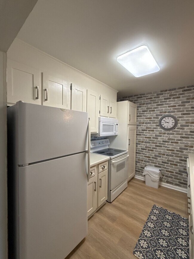 Photo - COMIN GSOON: Condo in Myers Park!