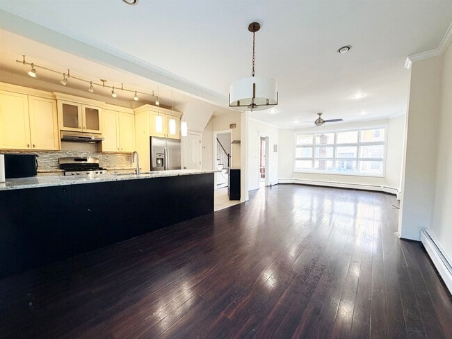 Photo - 6013 Buchanan Pl