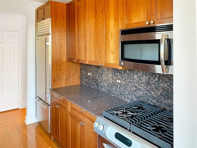 Building Photo - Beautiful 3 bed 3 bath Apartment designed by Lead Architect Steward Wagner and Alfred Fellheimer ... Unit 62E