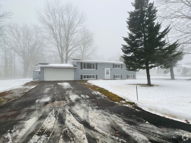 Building Photo - Single Family Home in Rib Mountain!