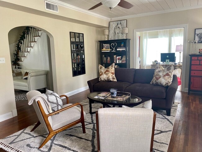 Photo - 693 N 23rd St