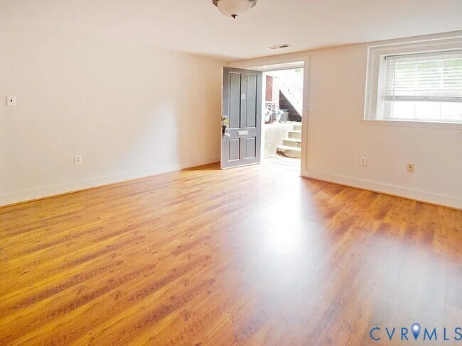Photo - 12 W Clay St