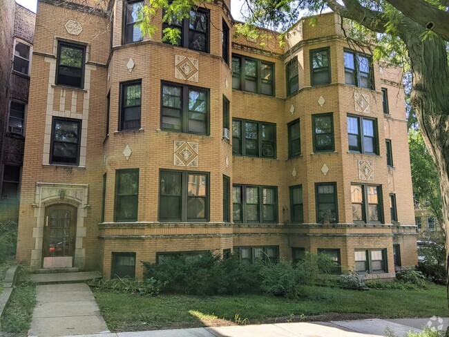 Building Photo - 6449 N Hoyne Ave Rental