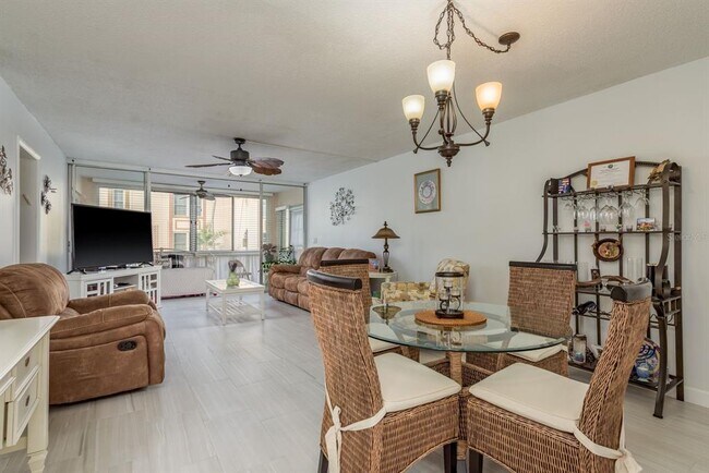 Photo - 19029 US Hwy 19 N Unidad 6-7