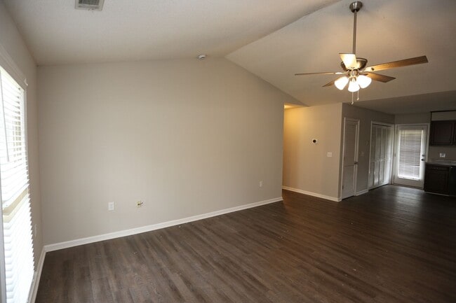 Photo - 203a Courtney Way