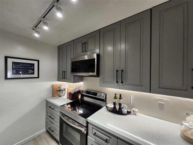 Photo - 10004 Winding Lake Rd Unidad 101