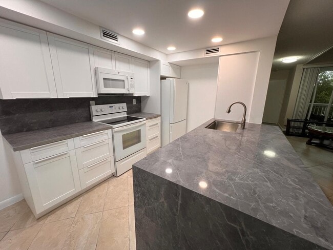 Building Photo - 4878 NW 97th Pl Unit 4878 NW 97 Plc. Rental
