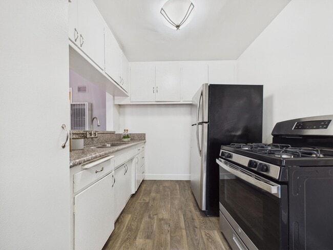 Building Photo - Overland Avenue Apartments