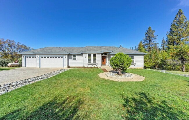 Photo - Beautiful 3 bedroom 2 bathroom Home in Beautiful Weimar!