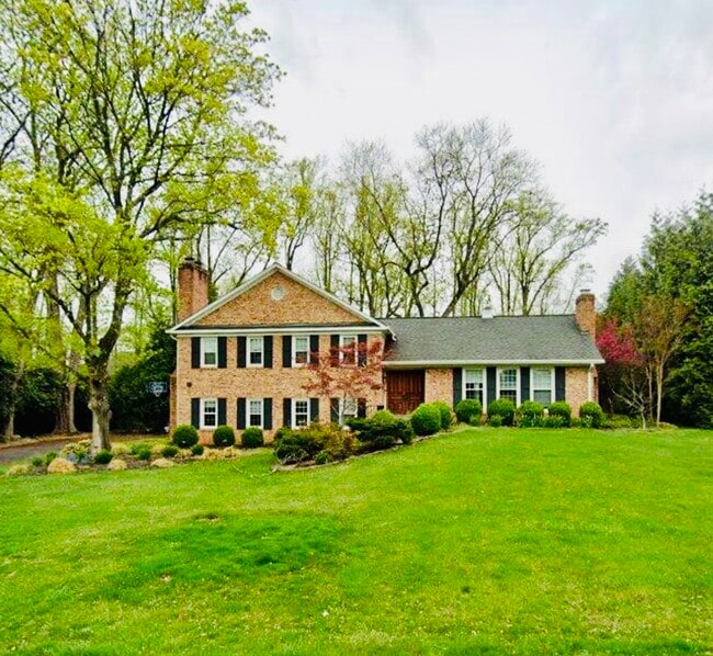 Photo - 1214 Vinita Ln