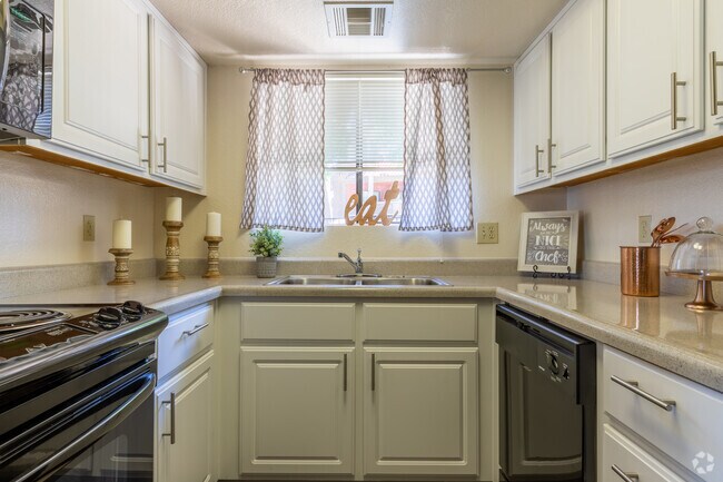 2 BR, 2 BA - 1,150 SF