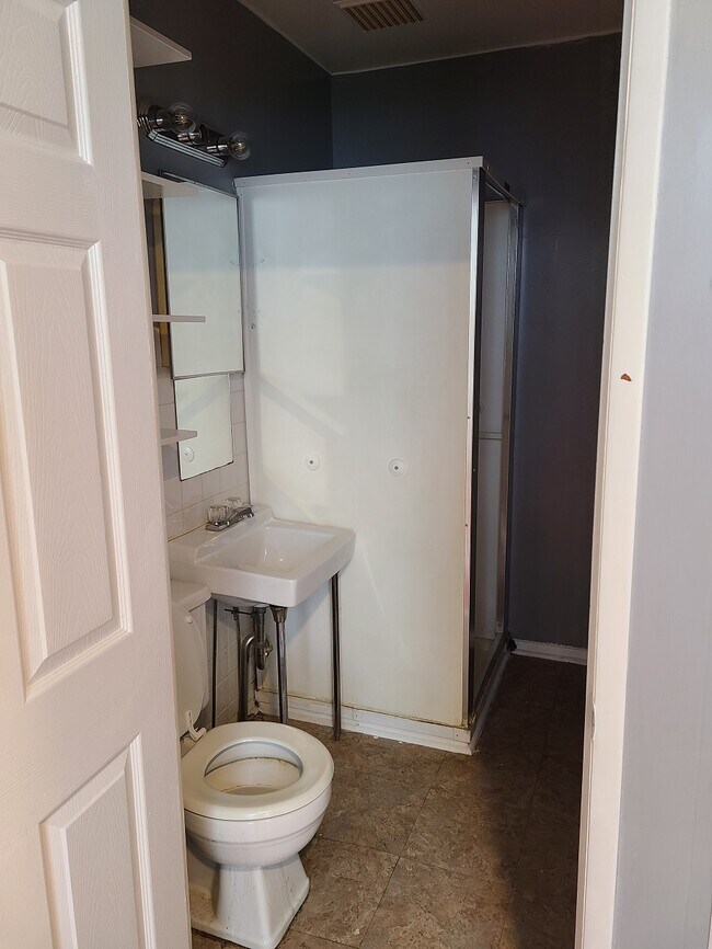 384 W North St Unit 2