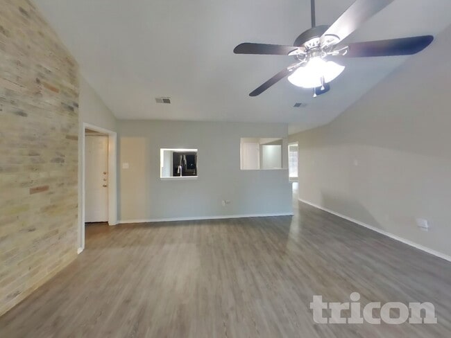 Photo - 7118 Foxway Ln