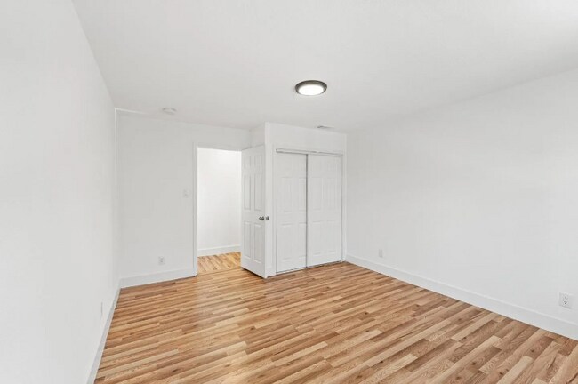 Photo - 2887 Fordham St