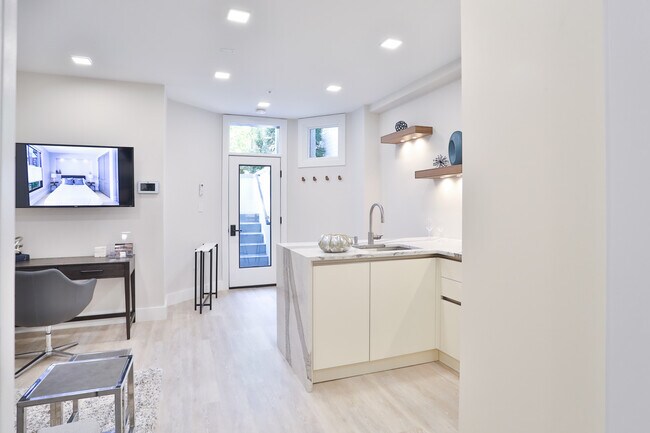 Sala de estar - 1819 Vernon St NW