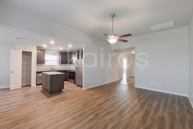 Photo - 713 St James Pl