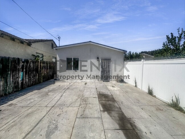 Building Photo - 787 N Reservoir St