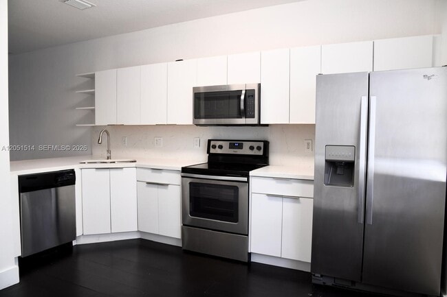 Building Photo - 5670 NW 116th Ave Unit 216