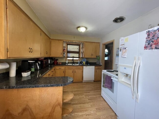 Photo - 4106 E 3rd St