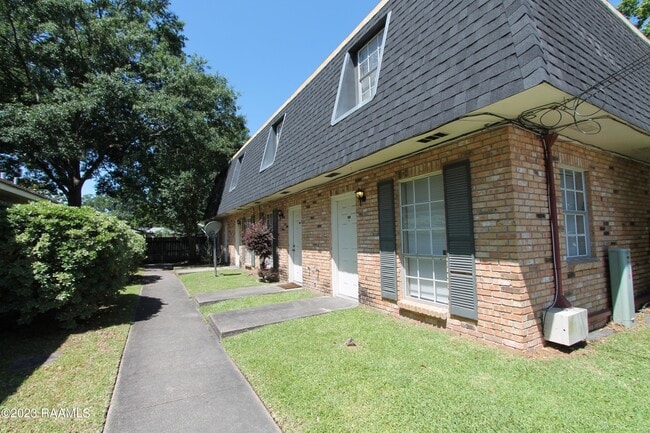 Building Photo - 204 Wilkie St