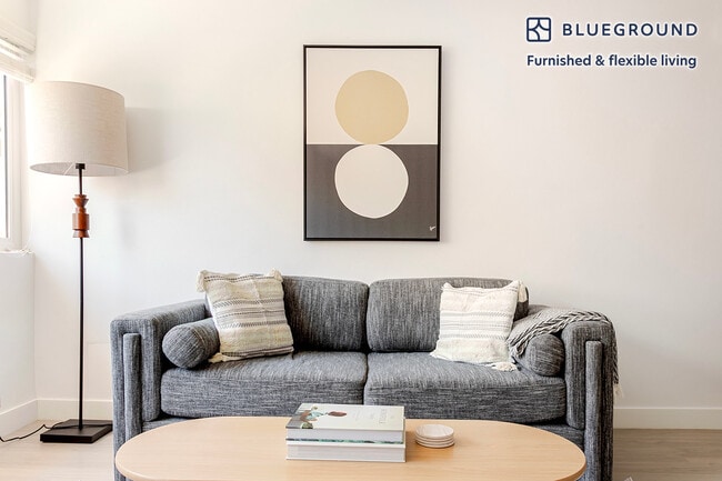 Photo - 4444 Hazeltine Ave Unidad FL2-ID1412