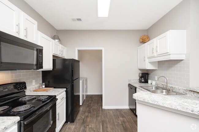 2BR, 2BA - 1,057SF - Kitchen