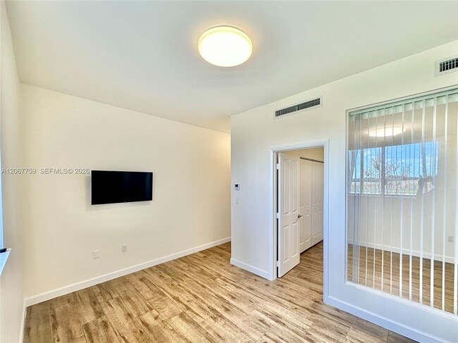 Building Photo - 24390 SW 207th Ave Unit 1