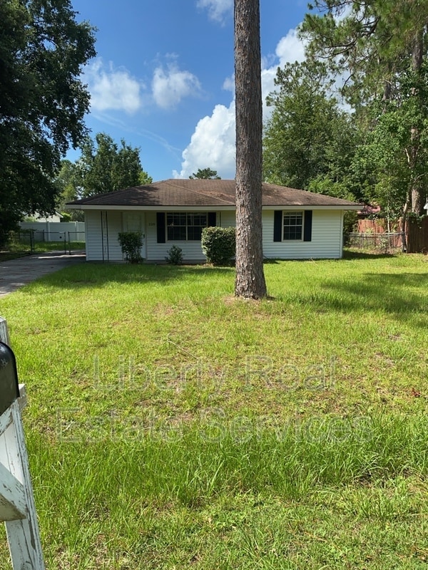 Photo - 228 Pointe S Dr House